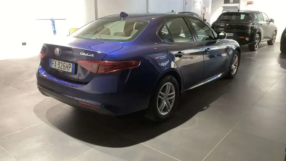 Usata Alfa Romeo Giulia Business 160 CV (117 kW) 2019 Blu/azzurro Berlina