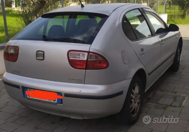 Begagnad Seat Leon 110 HK (80 kW) 2004 Grå Sedan