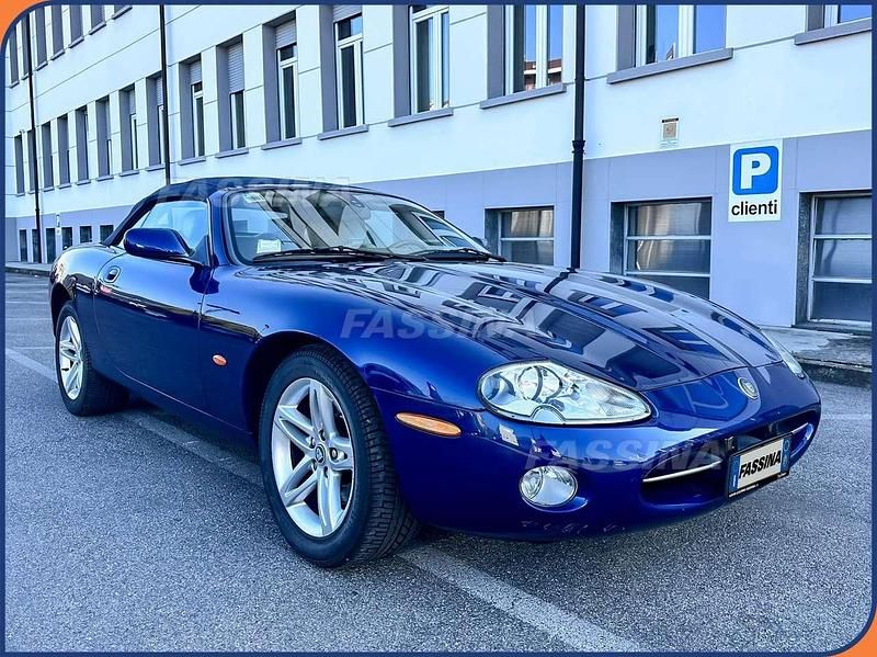 Usata Jaguar XK8 298 CV (219 kW) 2003 Blu Cabrio