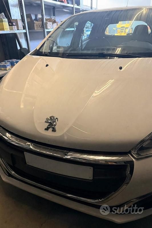 Gebraucht Peugeot 208 100 PS (73 kW) 2017 Kleinwagen