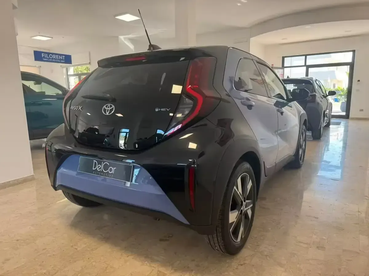Nuova Toyota Aygo X 92 CV (67 kW) 2026 Blu SUV