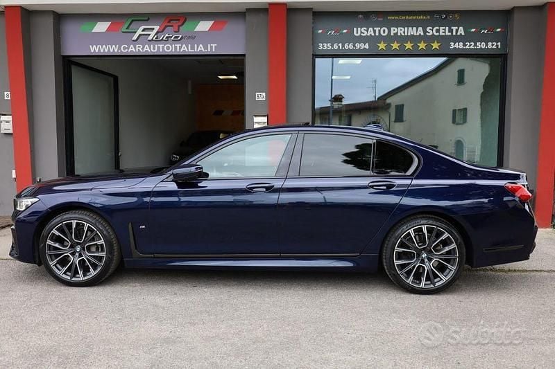Usata BMW 730 M Sport 286 CV (210 kW) 2021 Blu / metallizzato Berlina