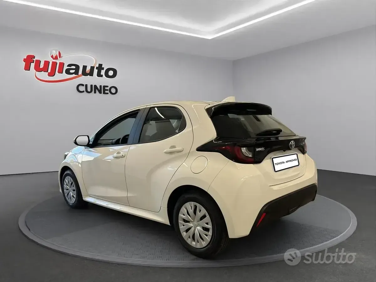 Usata Toyota Yaris Active 116 CV (85 kW) 2023 Super white Utilitaria