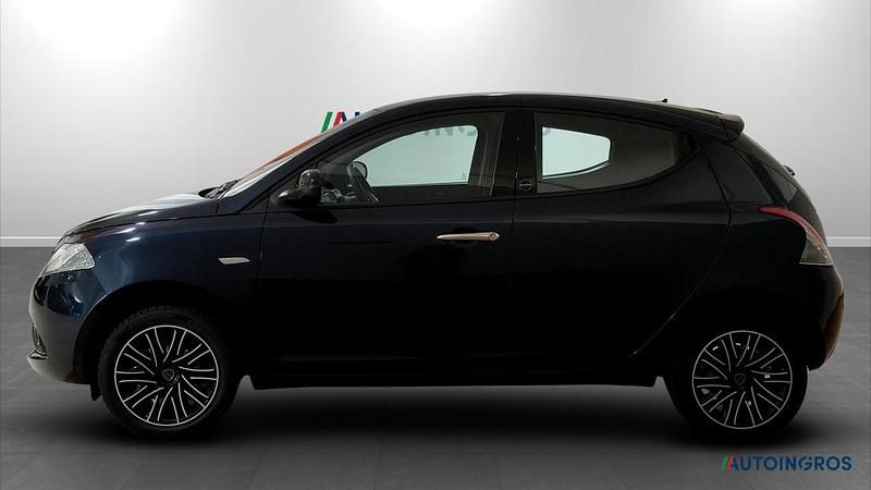 Usado Lancia Ypsilon Gold 69 HP (50 kW) 2021 Azul Citadino
