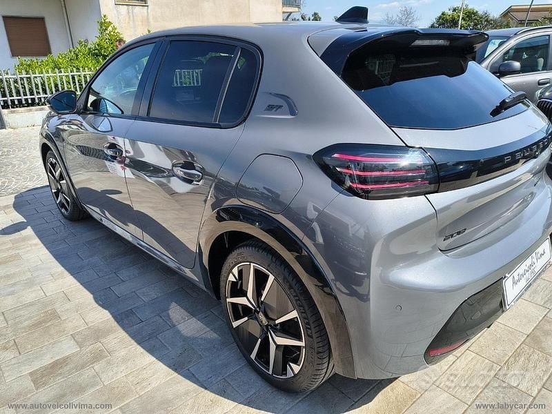 Usata Peugeot 208 GT 136 CV (100 kW) 2025 Grigio Utilitaria