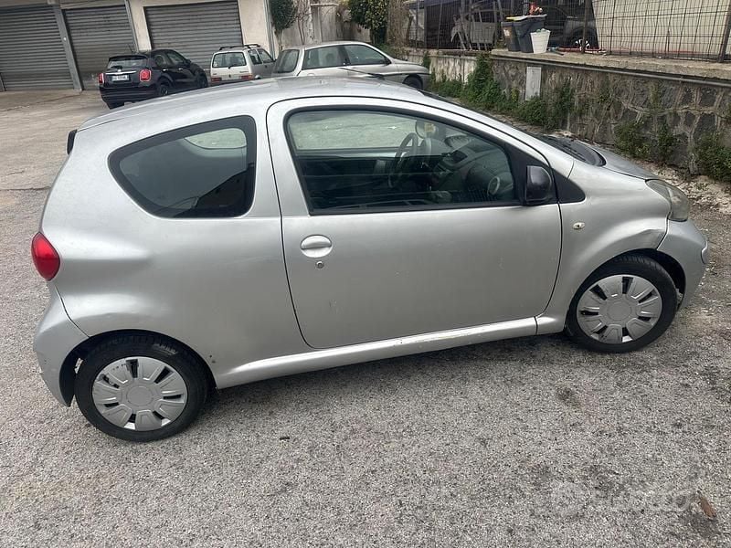 Usata Toyota Aygo 67 CV (49 kW) 2009 Grigio Utilitaria