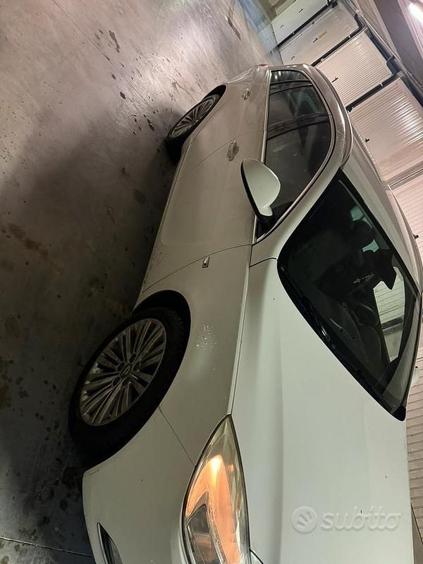 Usata Opel Insignia 130 CV (95 kW) 2012 Bianco Station wagon