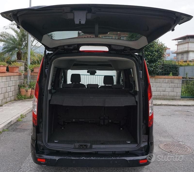 Usata Ford Tourneo Connect Titanium 120 CV (88 kW) 2016 Nero Monovolume