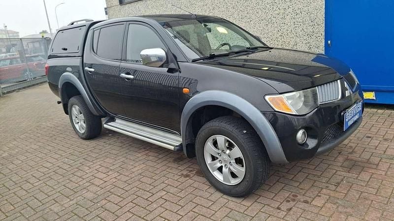 Usata Mitsubishi L200 Invite 136 CV (100 kW) 2007 Nero met Pick-up