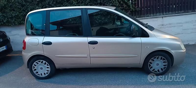 Usata Fiat Multipla 120 CV (88 kW) 2010 Giallo Monovolume