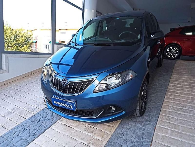Usata Lancia Ypsilon Gold 69 CV (50 kW) 2023 Blu/azzurro Utilitaria