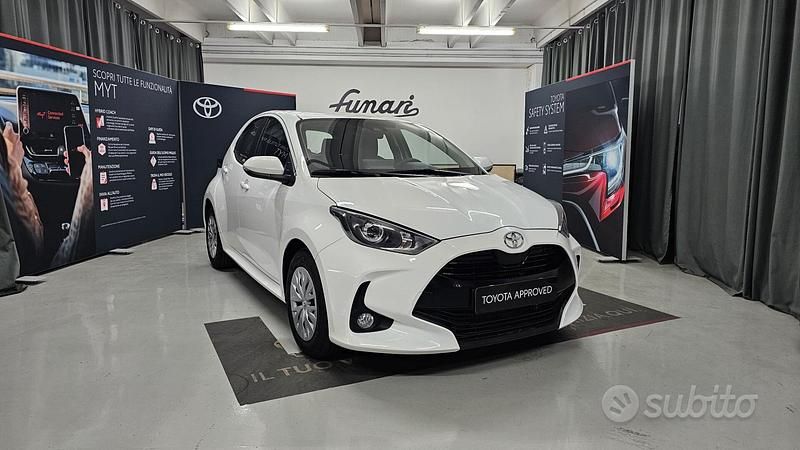 Usata Toyota Yaris Active 72 CV (52 kW) 2023 Bianco Utilitaria