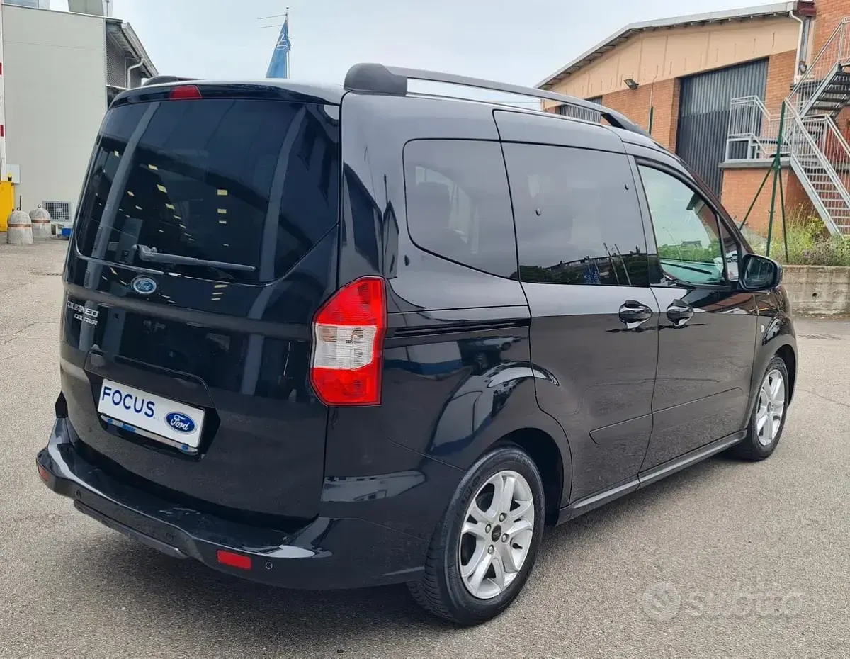 Usata Ford Tourneo Courier S 101 CV (74 kW) 2019 Nero Monovolume