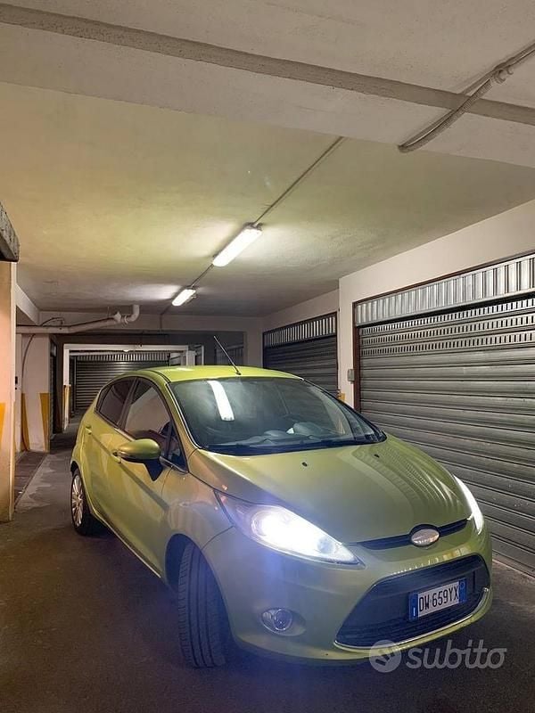 Usata Ford Fiesta Titanium 90 CV (66 kW) 2009 Verde Utilitaria