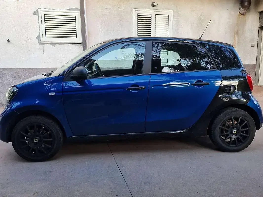 Usata Smart ForFour Passion 71 CV (52 kW) 2016 Blu/azzurro Utilitaria