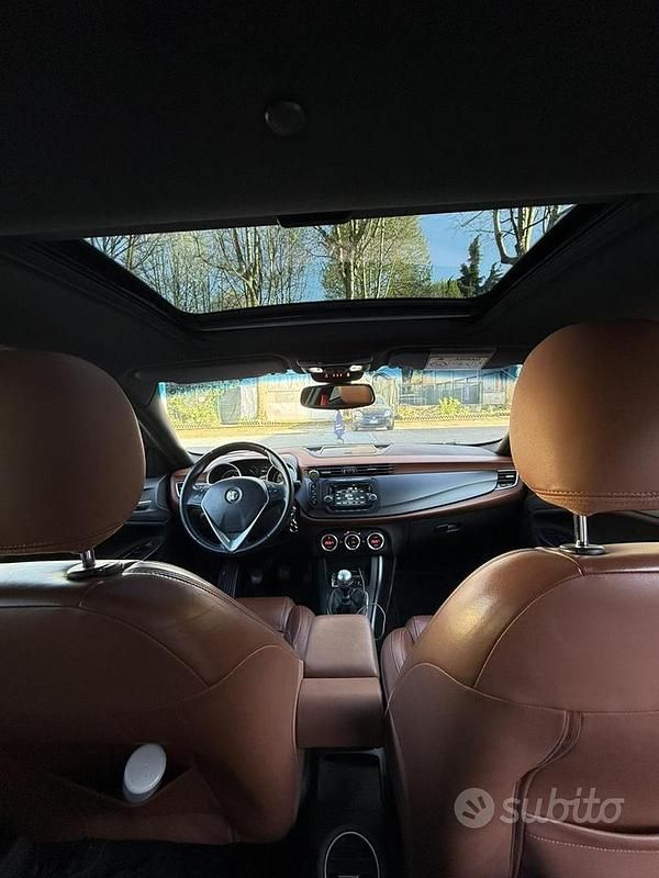 Usata Alfa Romeo Giulietta Distinctive 120 CV (88 kW) 2015 Grigio Utilitaria