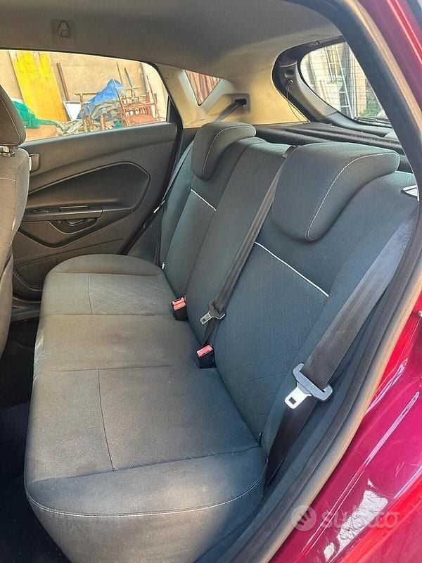 Usata Ford Fiesta 96 CV (70 kW) 2012 Rosso Berlina