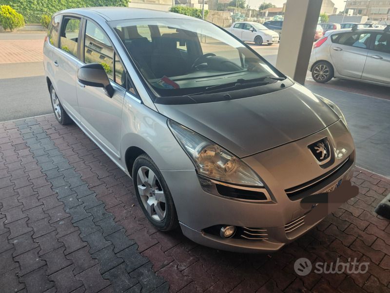 Usata Peugeot 5008 112 CV (82 kW) 2010 Grigio Monovolume