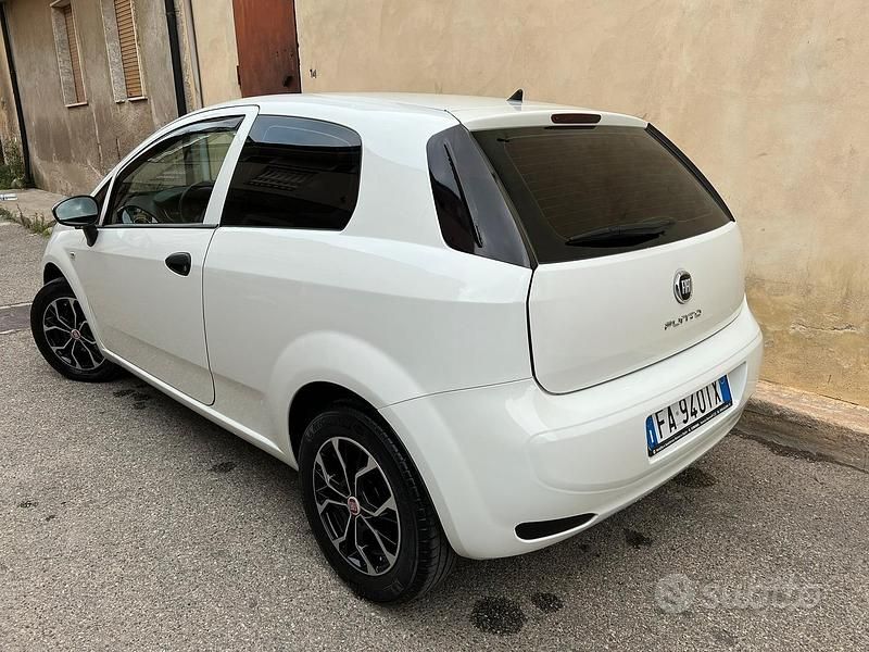 Usata Fiat Punto 75 CV (55 kW) 2015 Bianco Utilitaria