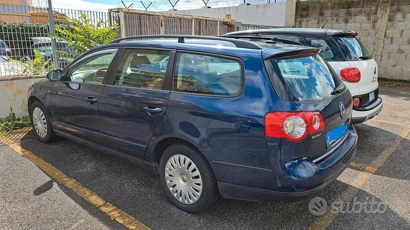 Usata VW Passat 105 CV (77 kW) 2006 Blu Station wagon