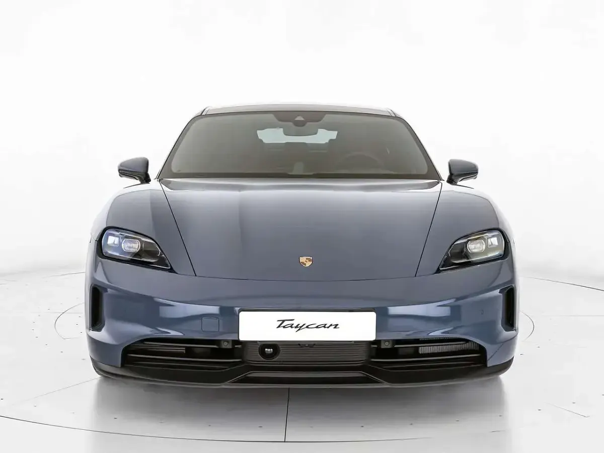 Nuova Porsche Taycan Performance Package 319 kW (435 CV) 2026 Pale blue metallizzato Berlina