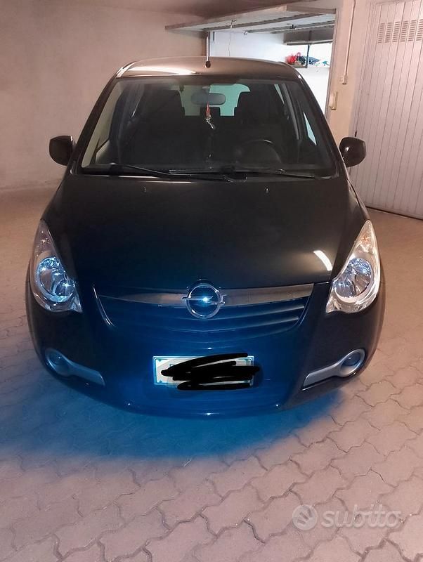 Usata Opel Agila Enjoy 94 CV (69 kW) 2010 Nero Utilitaria