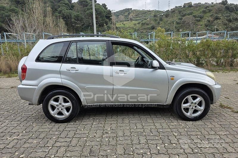 Begagnad Toyota RAV4 116 HK (85 kW) 2002 Grå SUV