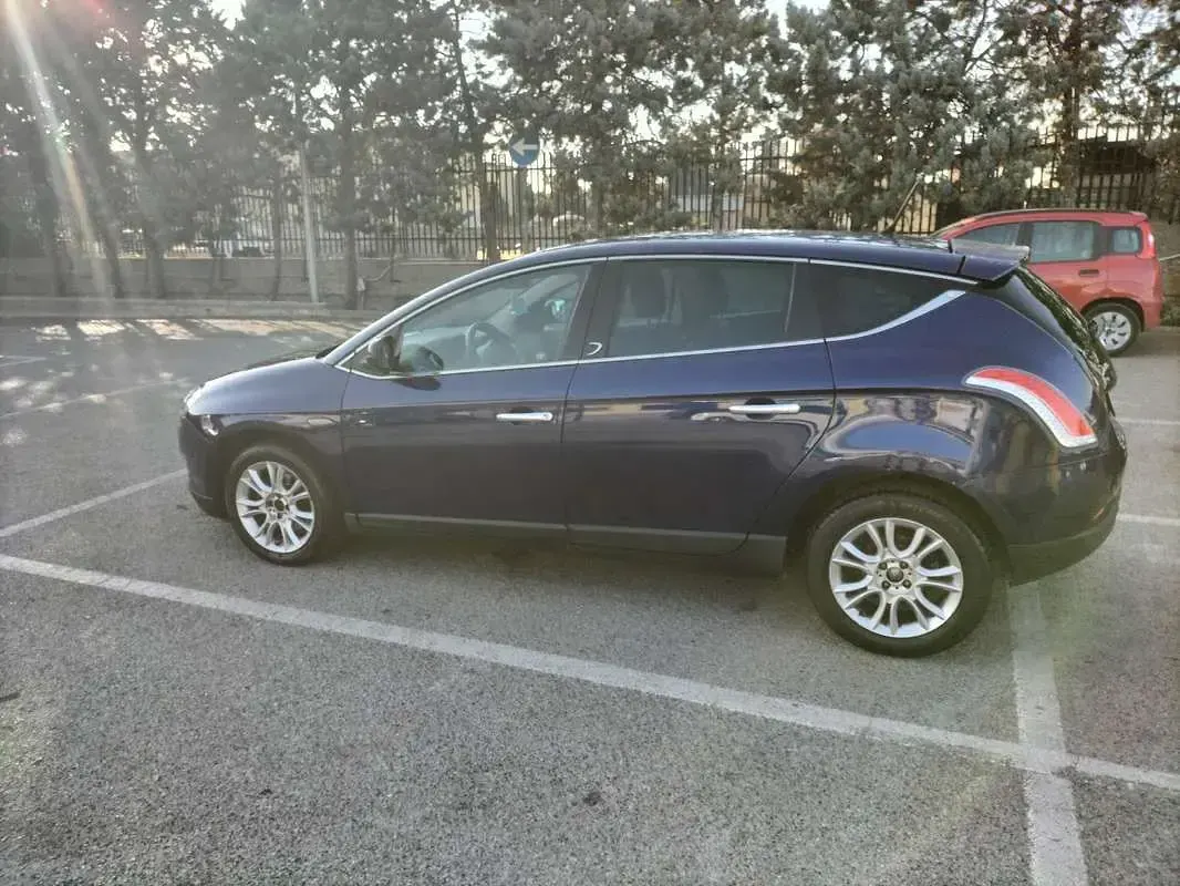 Usata Lancia Delta 120 CV (88 kW) 2009 Utilitaria
