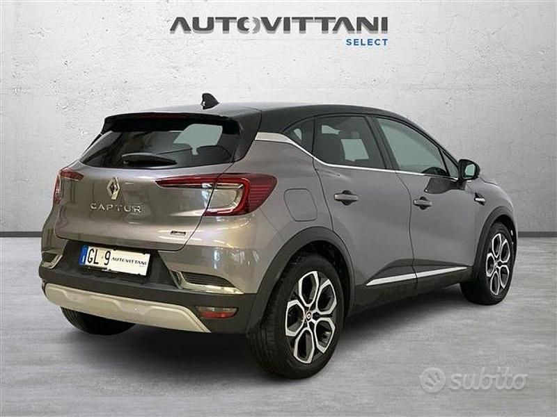 Usata Renault Captur Techno 145 CV (106 kW) 2023 Grigio scuro SUV