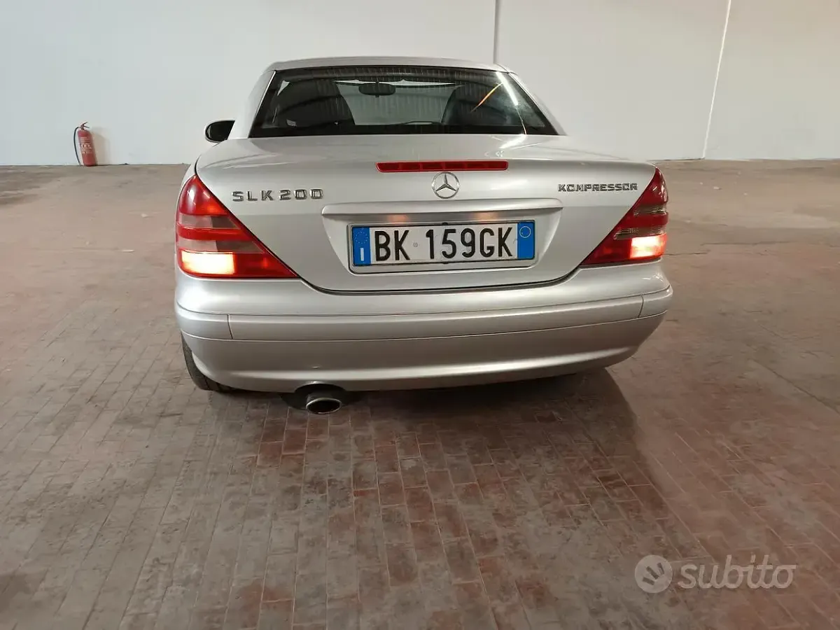 Usata Mercedes SLK200 163 CV (119 kW) 2000 Argento Cabrio