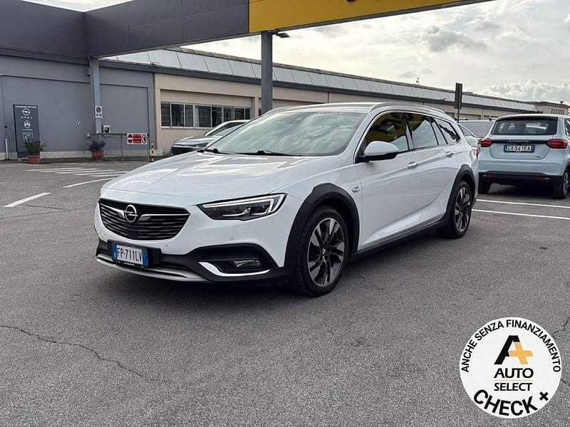 Usata Opel Insignia Country Tourer Exklusiv 170 CV (125 kW) 2018 Bianco Station wagon