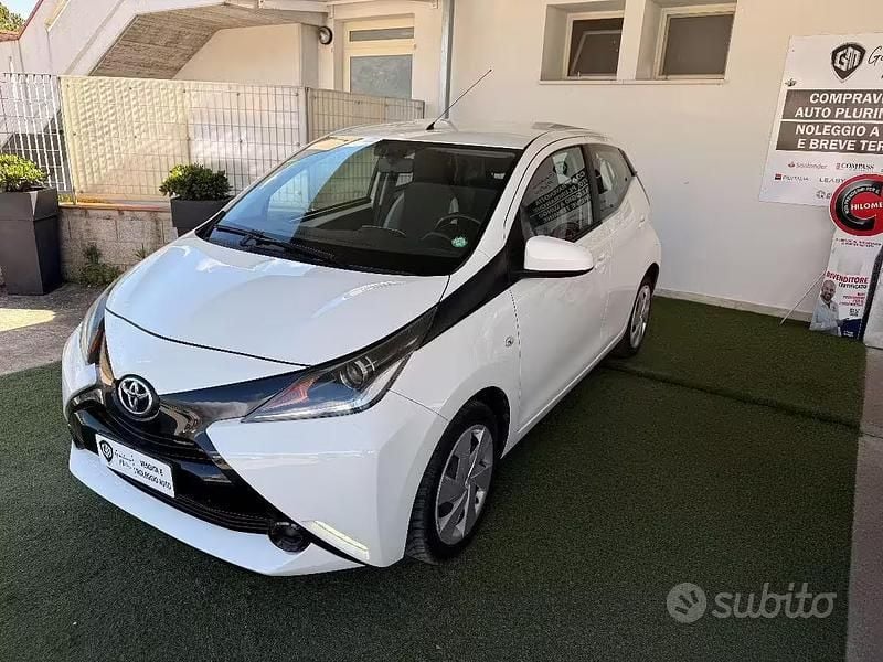 Usata Toyota Aygo X-play 69 CV (50 kW) 2015 Bianco Utilitaria