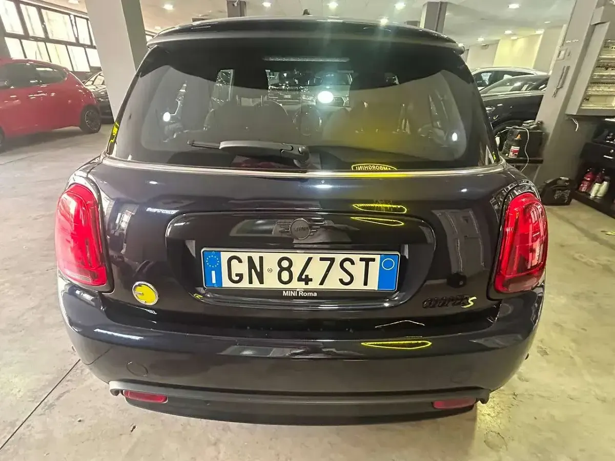 Usata Mini Cooper SE 75 kW (102 CV) 2023 Blu/azzurro Utilitaria
