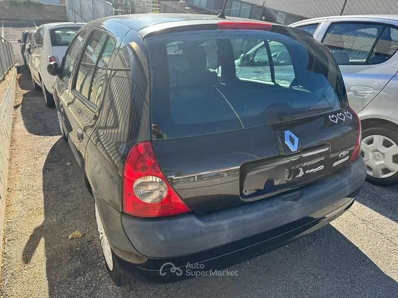 Nero Usata 2006 Renault Clio II Tre volumi | 1990 € (Buon prezzo) - Immagine 1/3