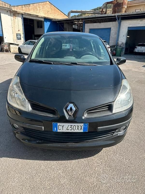 Usata 2006 Renault Clio II Utilitaria | 2550 € (Buon prezzo) - Immagine 1/4