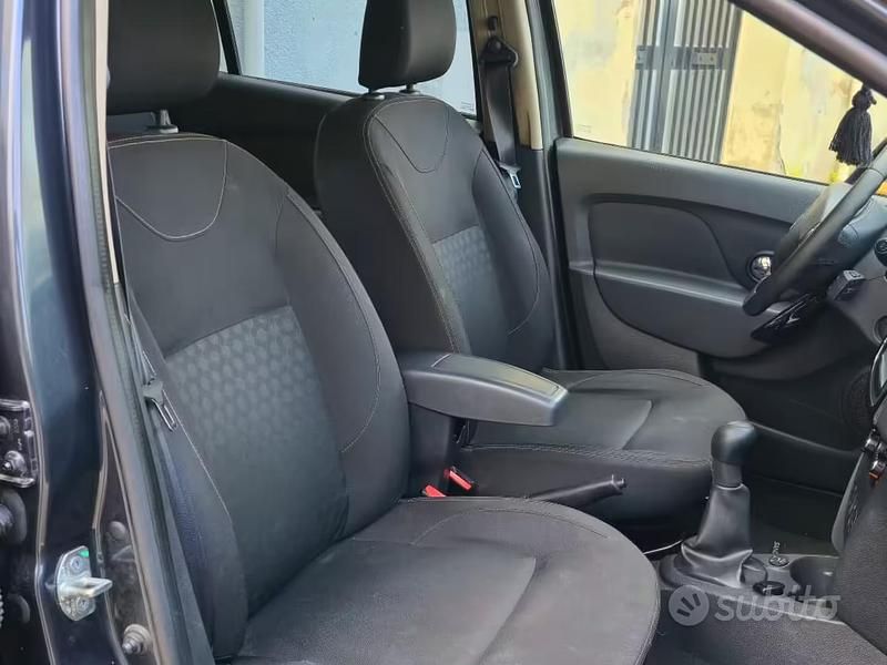 Usata Dacia Sandero Lauréate 75 CV (55 kW) 2015 Berlina