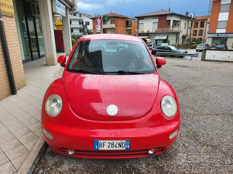 Usata VW New Beetle 90 CV (66 kW) 1999 Rosso Utilitaria