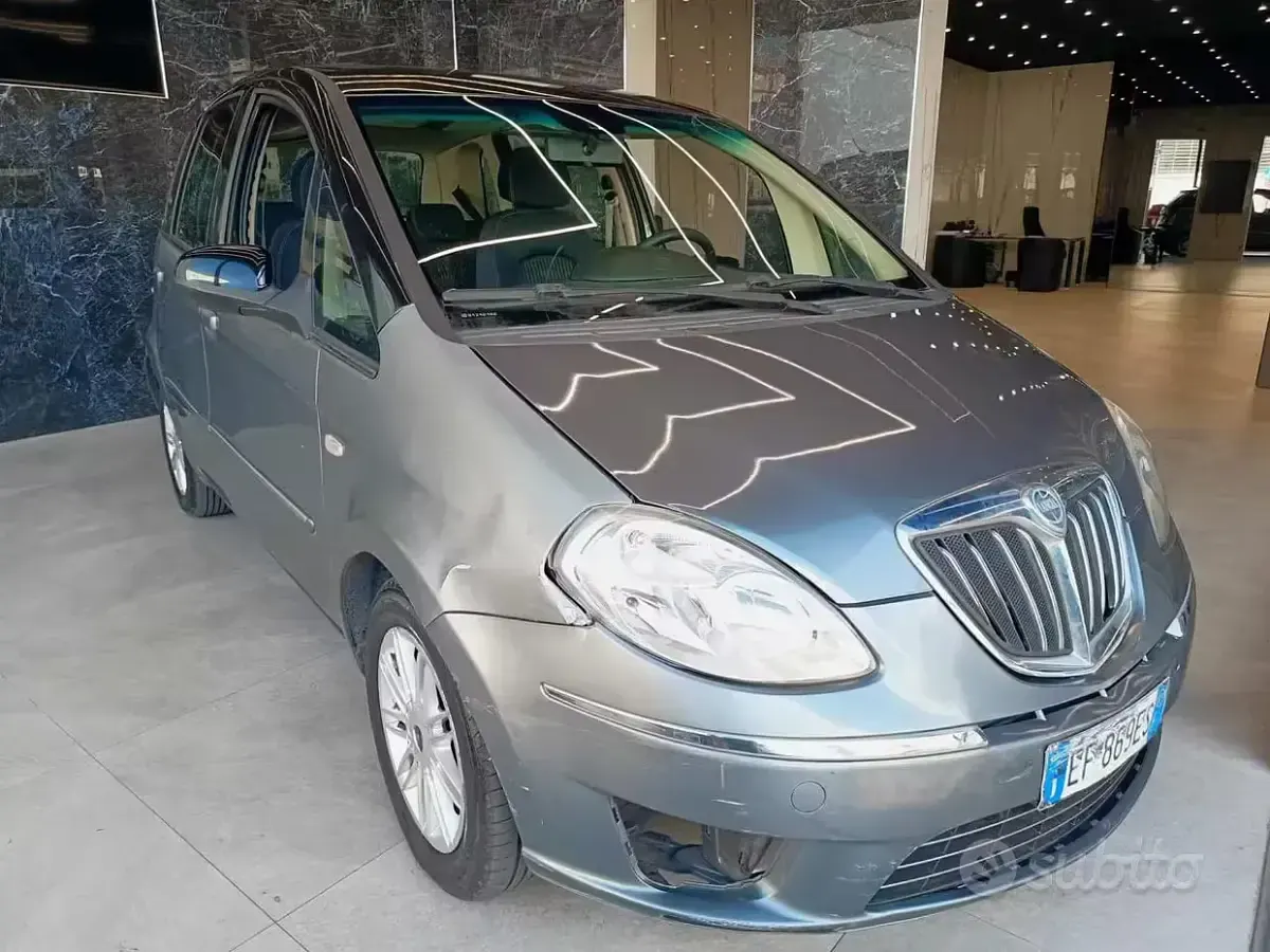 Usata Lancia Musa Gold 95 CV (69 kW) 2011 Bronzo Monovolume