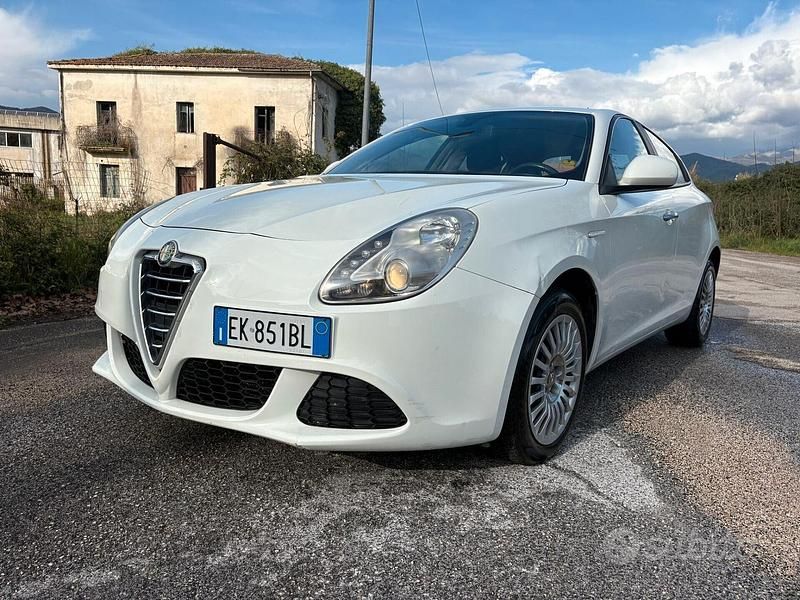 Usata Alfa Romeo Giulietta Exclusive 105 CV (77 kW) 2011 Bianco Utilitaria