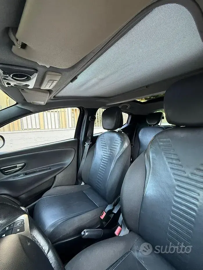 Usata Lancia Ypsilon 85 CV (62 kW) 2015 Nero Utilitaria