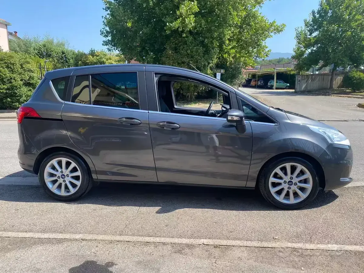 Usata Ford B-MAX Business Edition 105 CV (77 kW) 2015 Grigio Monovolume