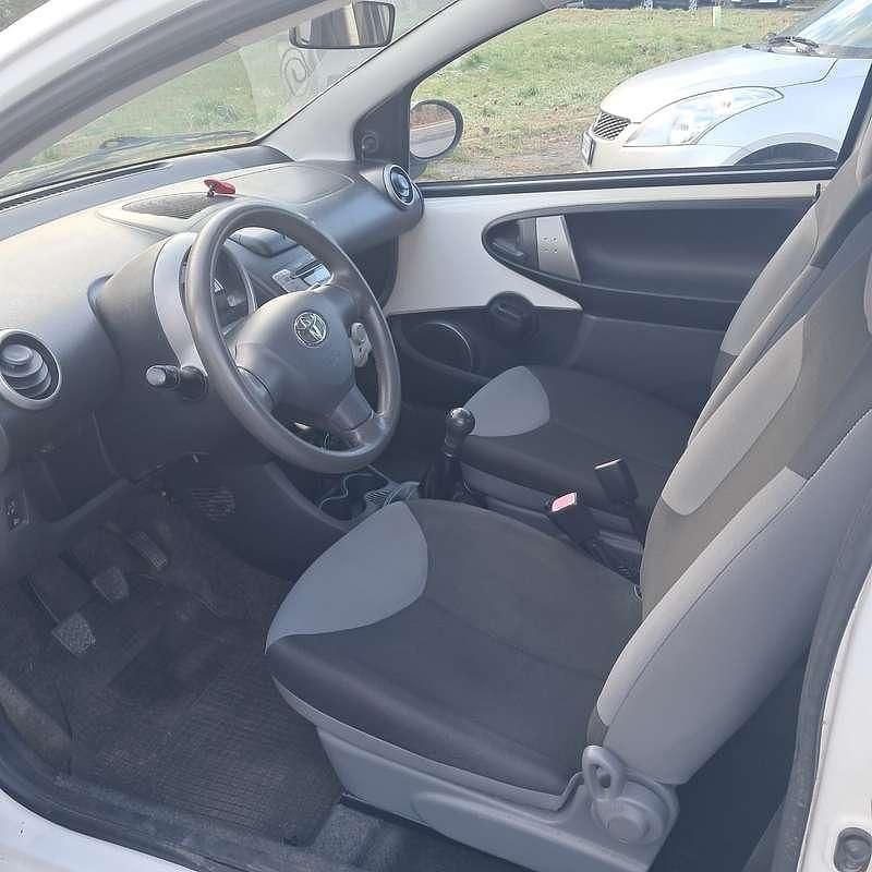 Usata Toyota Aygo Connect Style 68 CV (50 kW) 2011 Bianco Utilitaria