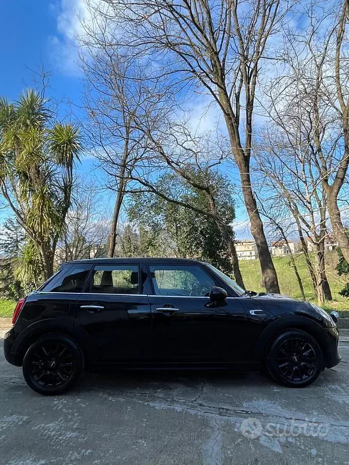 Begagnad Mini One D 95 HK (69 kW) 2018 Svart Halvkombi