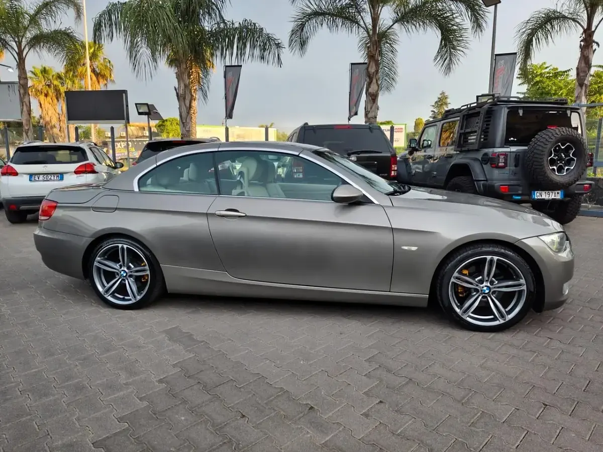 Usata BMW 320 M Sport 176 CV (129 kW) 2009 Oro Cabrio