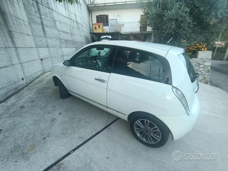 Usata Lancia Ypsilon 75 CV (55 kW) 2008 Bianco Utilitaria