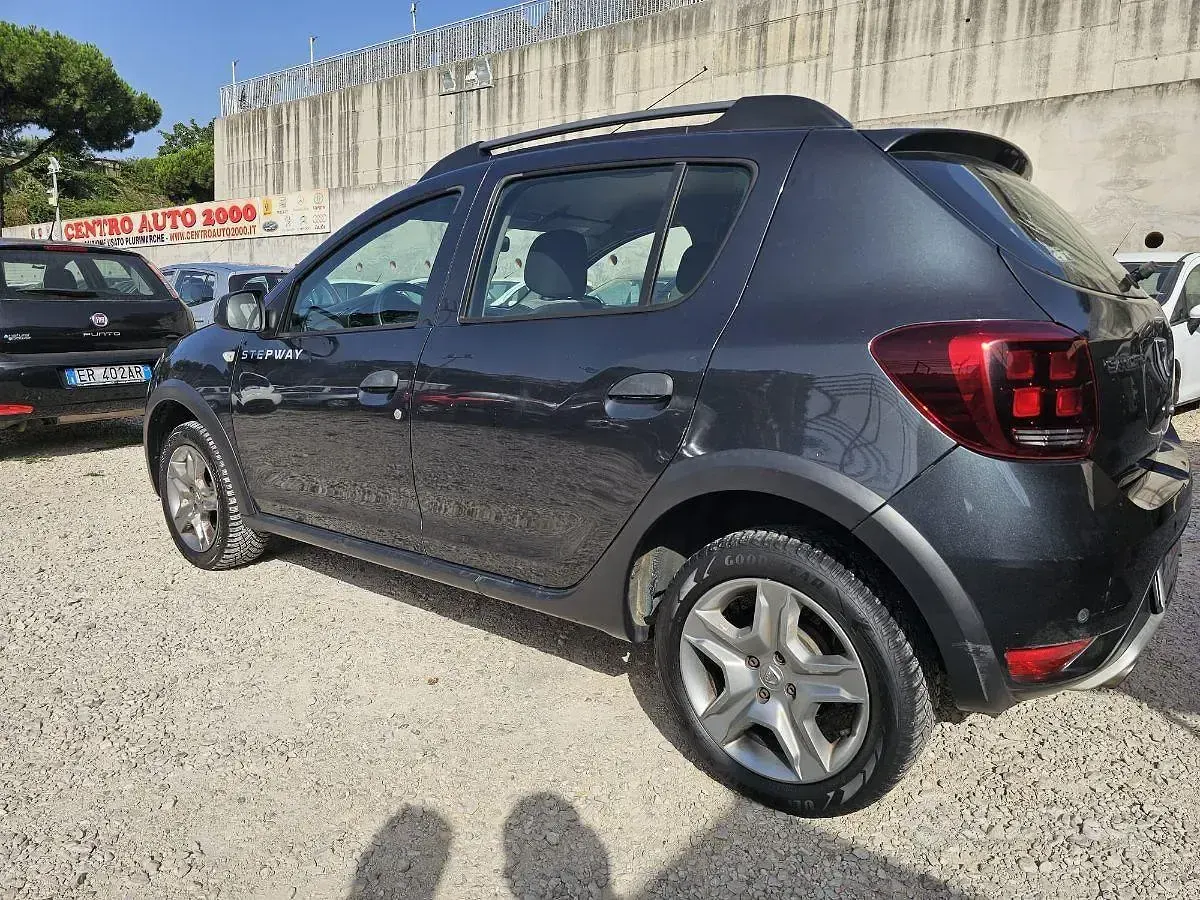 Usata Dacia Sandero Stepway 90 CV (66 kW) 2017 Grigio Berlina