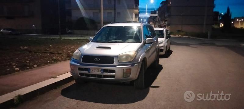 Begagnad Toyota RAV4 128 HK (94 kW) 2003 Grå Kombi