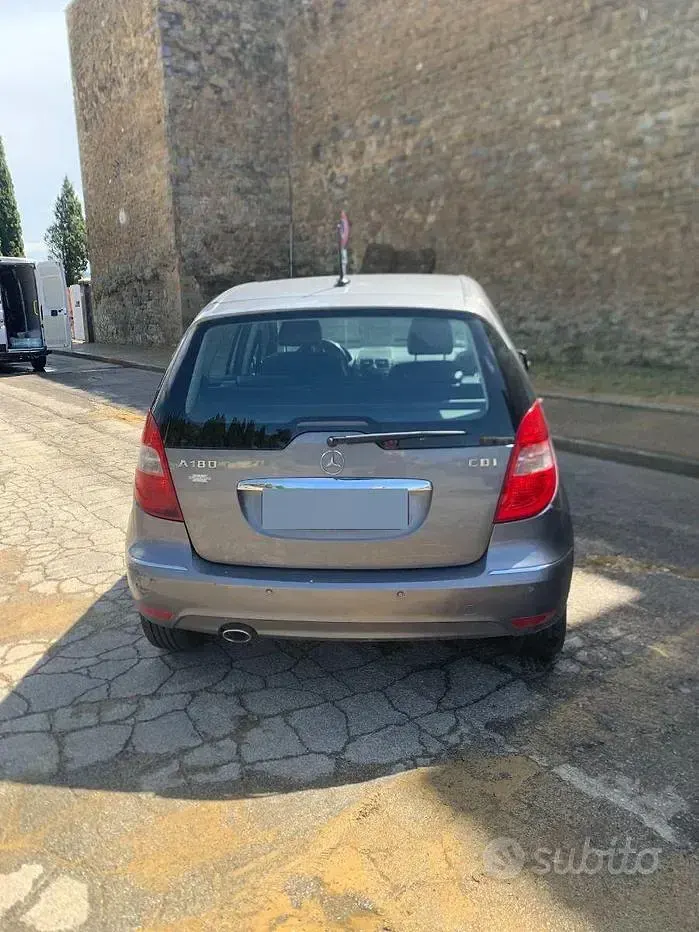 Usata Mercedes A180 109 CV (80 kW) 2009 Grigio Berlina