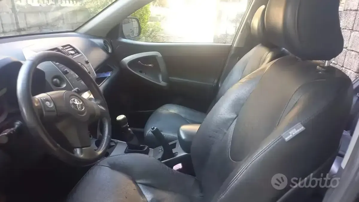 Usata Toyota RAV4 177 CV (130 kW) 2006 Grigio SUV