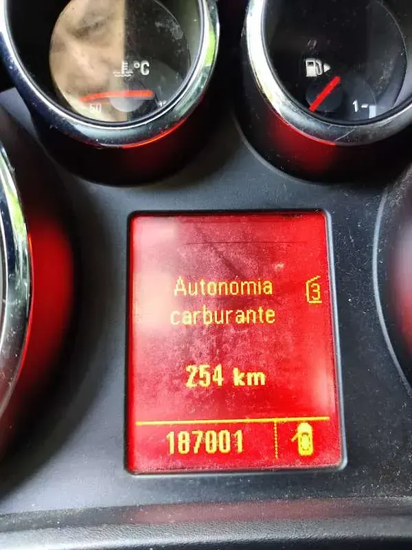 Usata Opel Astra 125 CV (91 kW) 2011 Nero Berlina